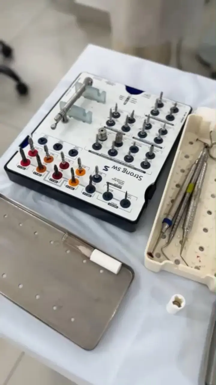 Live implantology in Brazil — video still